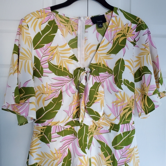NEW Lumiere Palm Print V-neck Romper - Picture 4 of 8